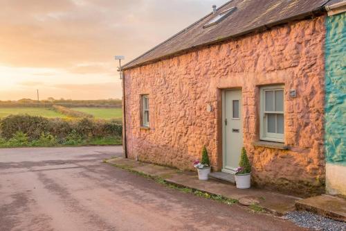 Seadmed, Lamb Cottage in Herbrandston