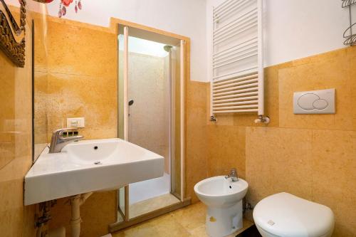 A Charming Loft Apartment Located - image 9