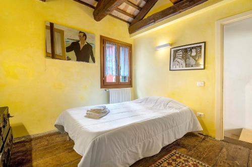 A Charming Loft Apartment Located - image 11