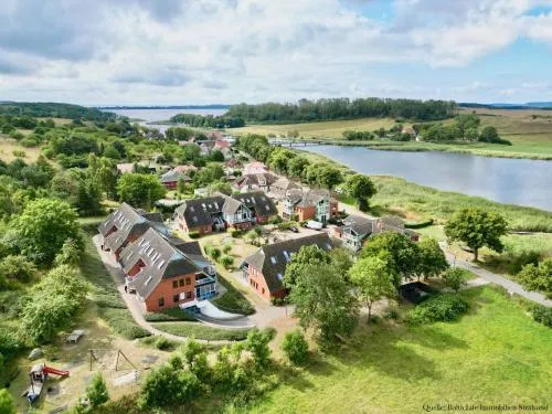 Ferienwohnung 4 im Haus am See mit Wintergarten und Terrasse in Seedorf, Deutschland
