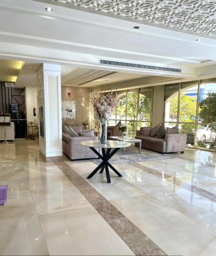 شقق الشرفة للشقق المفروشة -AlSHORFA FURNISHED APARTMENT in الحمراء