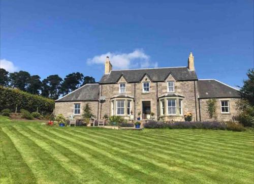 Homestay by Fingask Castle Between Perth and Dundee in Rait