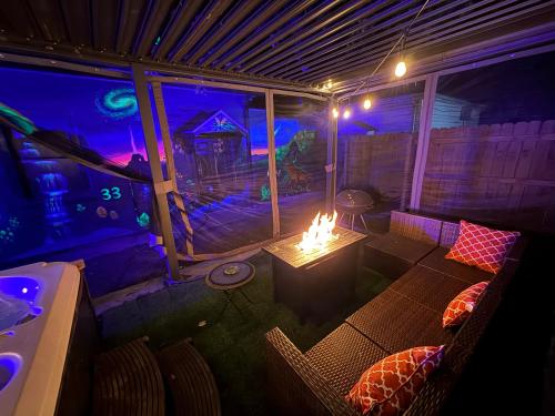 Neon Jungle Hideaway - Beechmont, KY