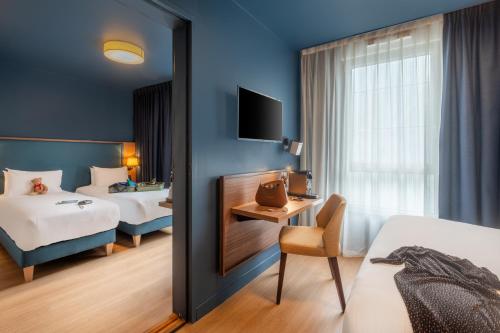 room detail thumbnail 1