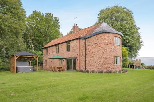 Iekārtas, 4 Bed in Taunton oc-w35167 in West Monkton