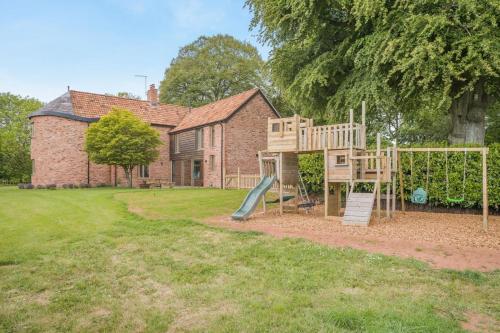 Iekārtas, 4 Bed in Taunton oc-w35167 in West Monkton
