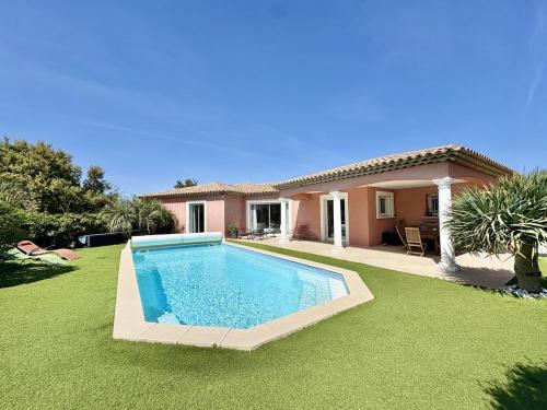 Villa avec piscine, 4 chambres, jardin, dans le massif des maures