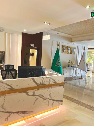 شقق الشرفة للشقق المفروشة -AlSHORFA FURNISHED APARTMENT in الحمراء