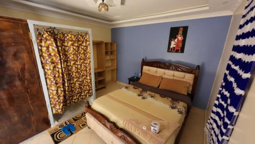 1 queen bed, 1 twin bed