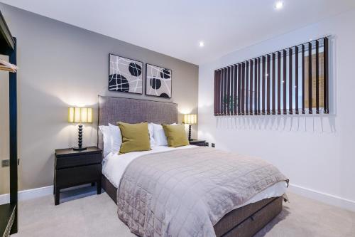 Stylish 2BR City Apartment Free Parking & Terrace, Leeds (Foto 9)