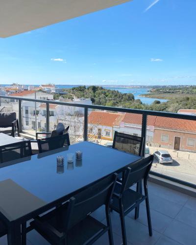 Albur Village Alvor - Stunning Penthouse Apartment – khách sạn tại Alto do Poco
