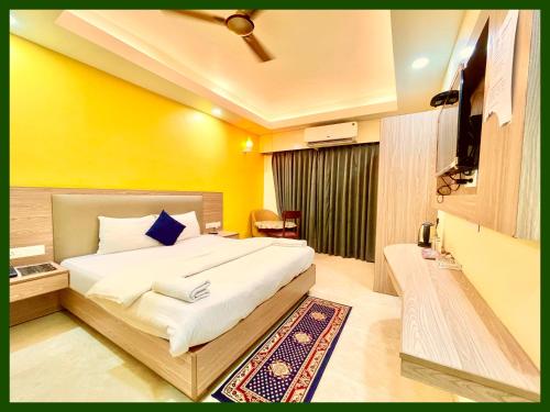 SEA BEACH HOTEL - Fully Air Conditioned - RO-BE-INN - PURI - Near Shree Jagannath Temple - Golden Be in Baliapanda