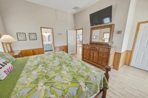 7BR with Heated Pool Volleyball Steps to Beach - image 4