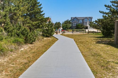 7BR with Heated Pool Volleyball Steps to Beach - image 2