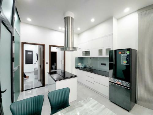 kuchyně, The LuxHomes Apartment Vinhomes Marina in Haiphong