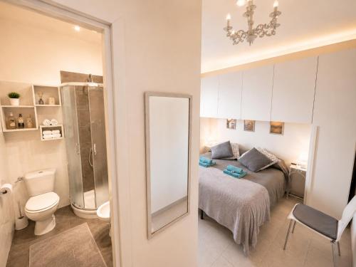 Private Room with Independent Entrance, 5 min walk to beach