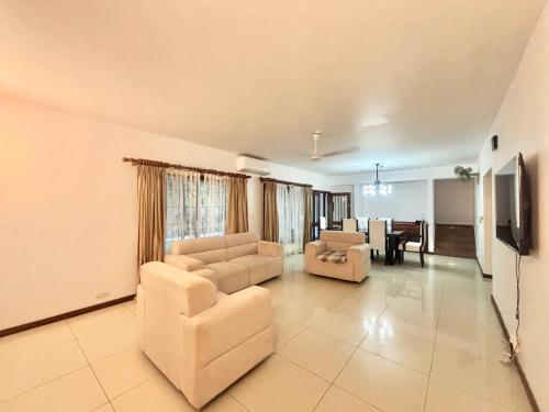 Elegant Comfort Villa Stay in เกาะรูบอนโด
