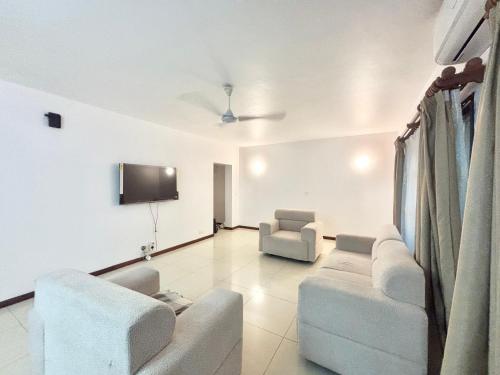 Elegant Comfort Villa Stay in เกาะรูบอนโด