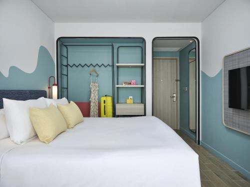 room detail thumbnail 1