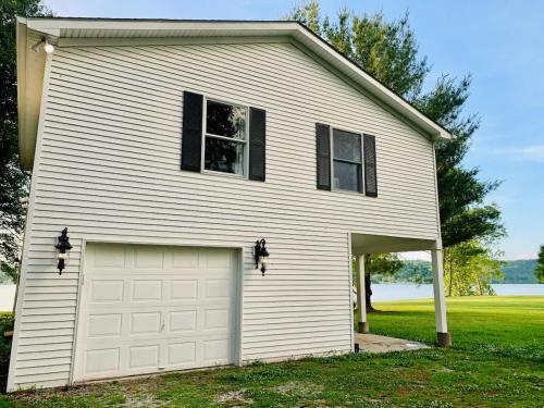 Riverfront Carriage House Cottage in Warsaw KY Apartment - image 3