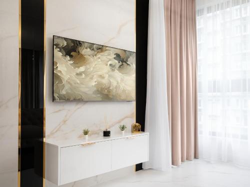 Golden Apartments Warsaw - Premium Stay at Grzybowska 37 - Tap to explore photos