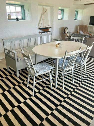 Viesnīcas āriene, Kalkstenhus Nära Hoburgsgubben På Gotland (Kalkstenhus Nara Hoburgsgubben Pa Gotland) in Burgsvik