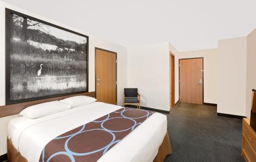 Super 8 by Wyndham St. James - image 8