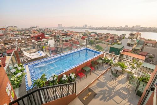 Swimming pool, Hanoi Sail Hotel in Hanoi