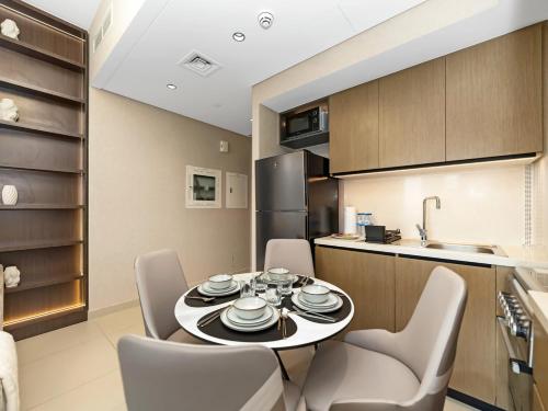 YADO Modern 1BR w Balcony PS5 and Steps to Mall - image 14