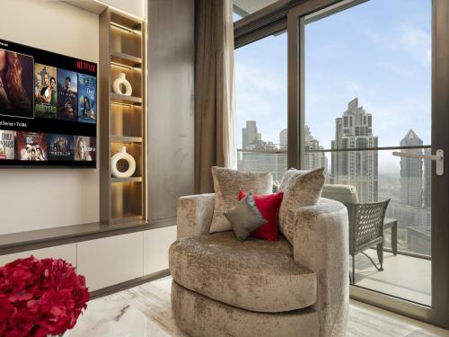 YADO Modern 1BR w Balcony PS5 and Steps to Mall - image 2