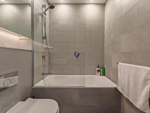 Cosy Convenience 2BR APT in North Ryde - image 3