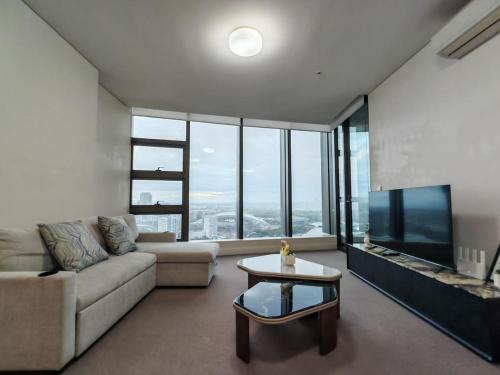 Spacious High-Rise APT Overlooking Accor Stadium - image 14