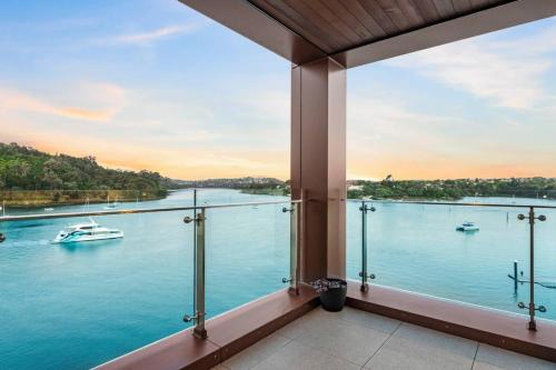 景觀, Hobsonville 2BR Waterfront Gem with Water Views in 賀生維爾
