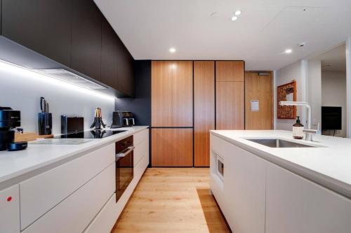 Hobsonville 2BR Waterfront Gem with Water Views in 賀生維爾