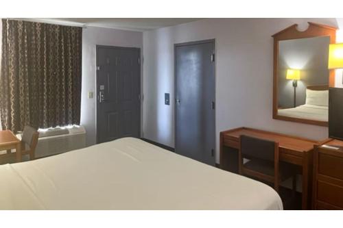 Rodeway Inn Louisville - image 9