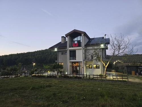 TOSKA Farm in 迪夫亞卡