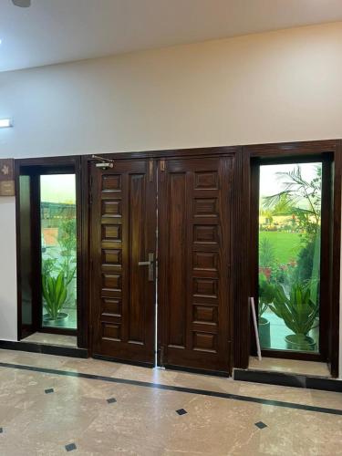 Luxury 10 Kanal Farmhouse Near Islamabad - image 5