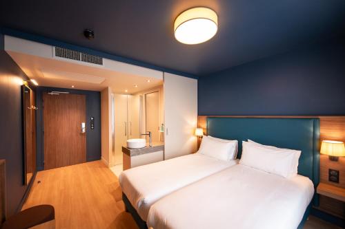 room detail thumbnail 0