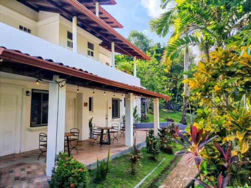 Exterior view, Alma Vida Hotel in Quepos