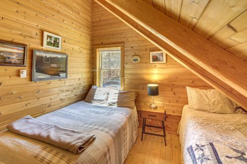 Waterfront 'UP Badger Lodge BnB' on Powell Lake in Munising Township (MI)