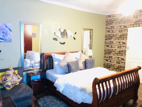 设施服务, Studio in Golden Acres – Kwekwe - 2371 in 密德兰