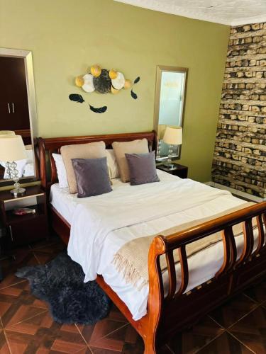 设施服务, Studio in Golden Acres – Kwekwe - 2371 in 密德兰