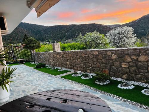 Quiet Mountain View Retreat Helicon, Kyriaki