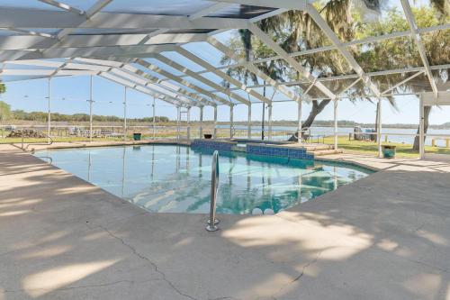 Fish & Float Lakeside! Hernando Cabin in Hernando (FL)