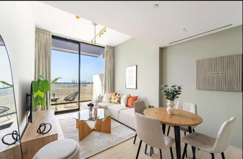 Modern Luxury Stay in Binghatti Corner Dubai - image 12