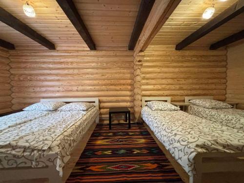 1 king bed, 2 twin beds