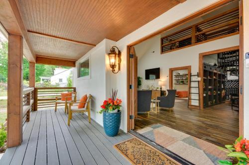 6 Mi to Wet 'n Wild! Family Escape w/ Yard & Deck in Clinton Heights
