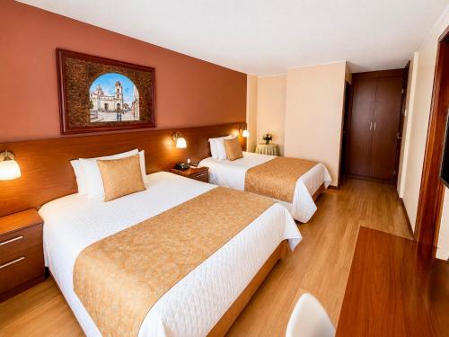 1 double bed, 1 twin bed