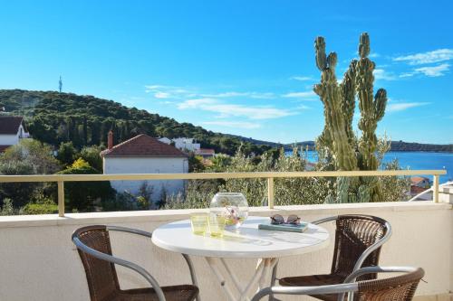 Apartments with panoramic views and a balcony perfect for enjoying the sunset - image 3