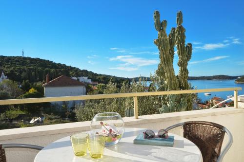 Apartments with panoramic views and a balcony perfect for enjoying the sunset - image 5